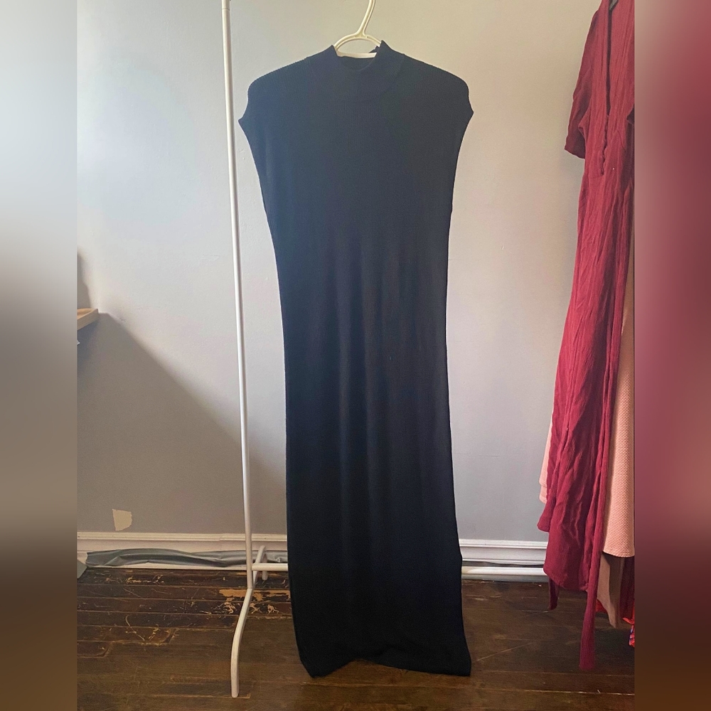Black dress - Picture 1 of 2